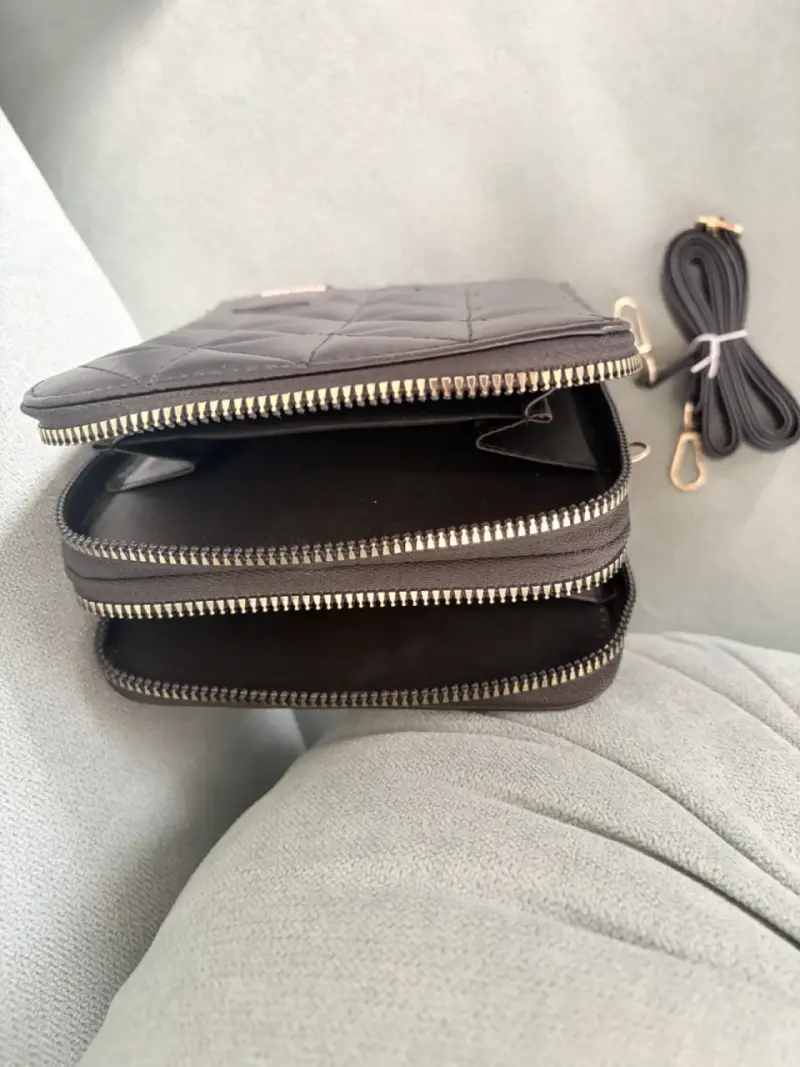Cartera negra acolchada Colorina con correa ajustable - 2