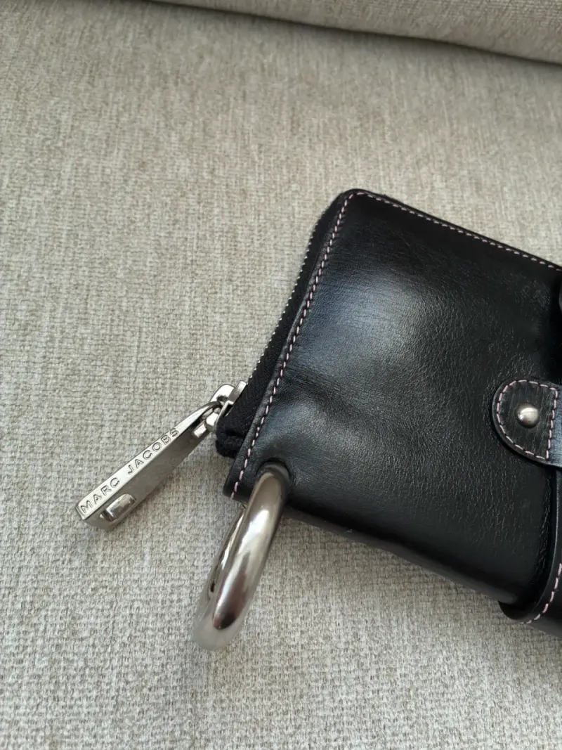 Billetera o clutch de cuero negra Marc Jacobs - 2