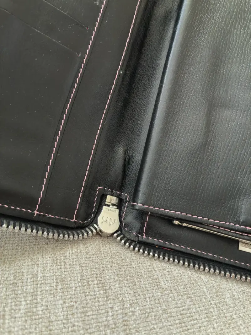 Billetera o clutch de cuero negra Marc Jacobs - 6