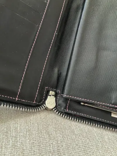 Billetera o clutch de cuero negra Marc Jacobs - miniatura 6