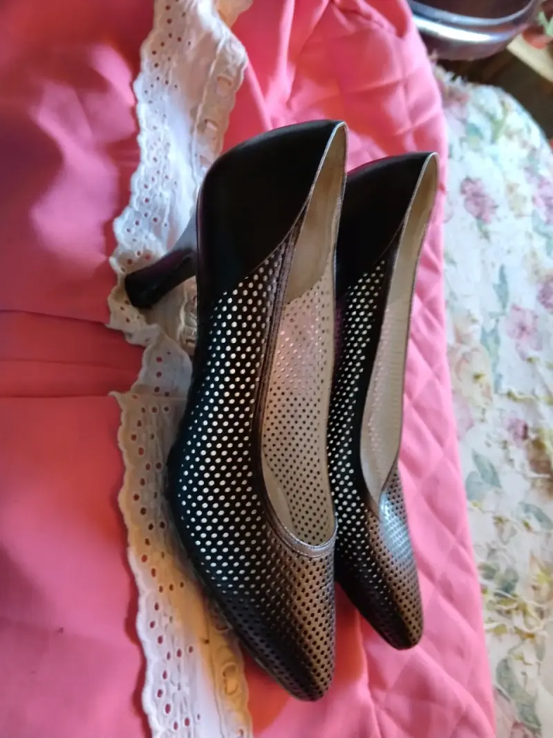 Zapatos de tacón negros con diseño perforado Cacel - 2