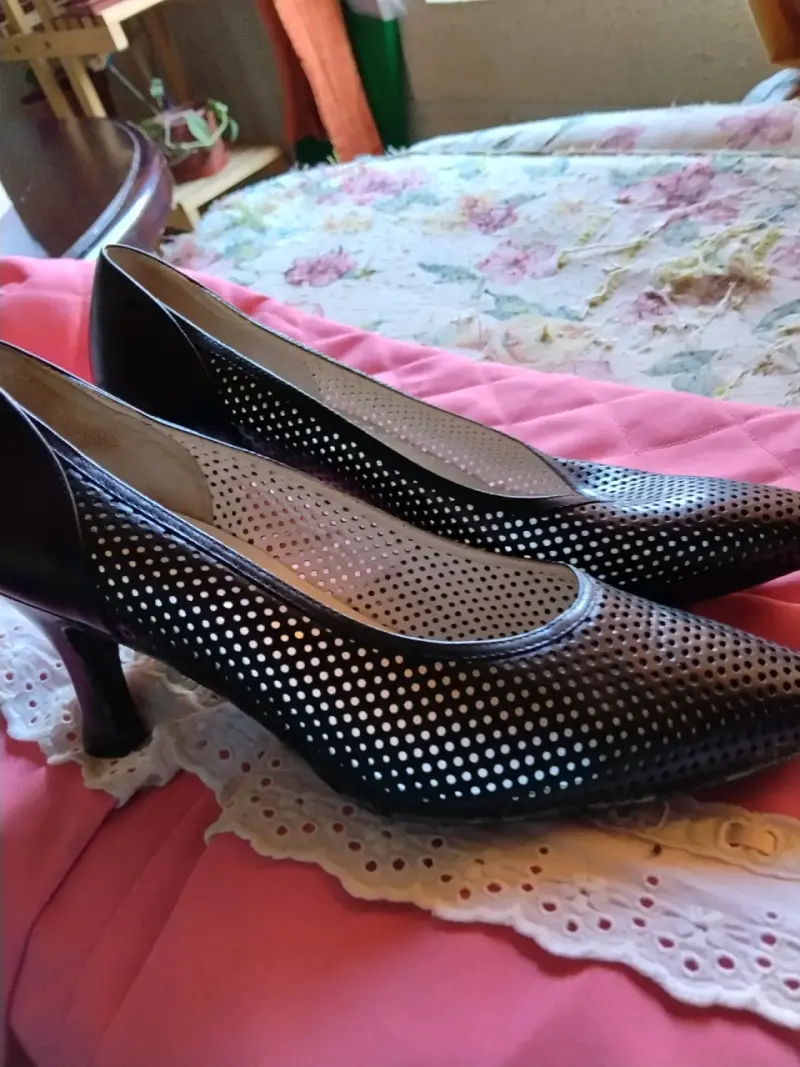 Zapatos de tacón negros con diseño perforado Cacel - 3
