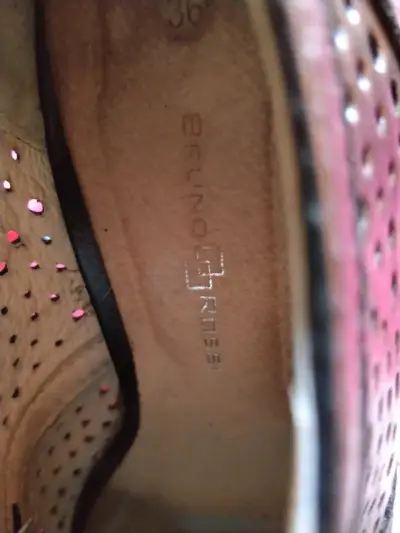 Zapatos de tacón Bruno Rossi negros con diseño perforado - miniatura 1