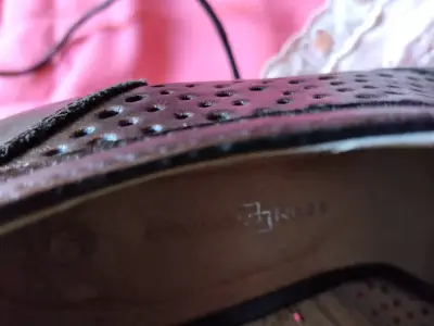 Zapatos de tacón Bruno Rossi negros con diseño perforado - miniatura 5
