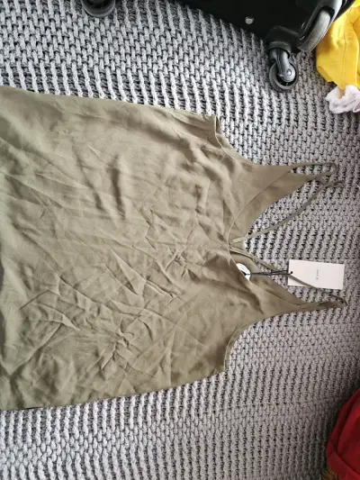 Polera sin mangas verde oliva alaniz XS - miniatura 1
