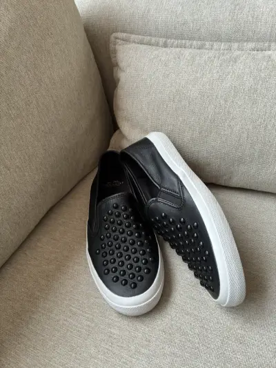 Zapatillas slip-on negras con tachuelas Coach - miniatura 1