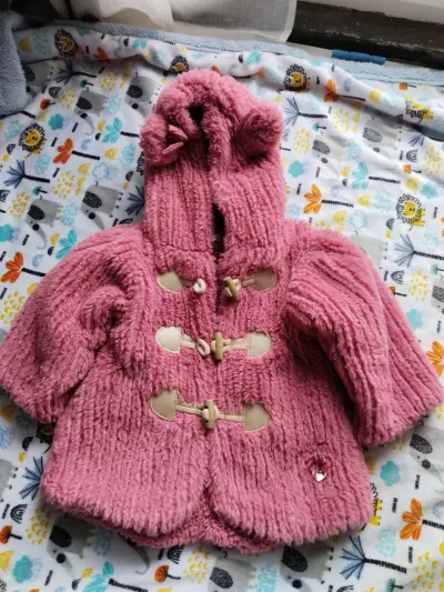 Abrigo de niña rosado con capucha y diseño de elefante - miniatura 2