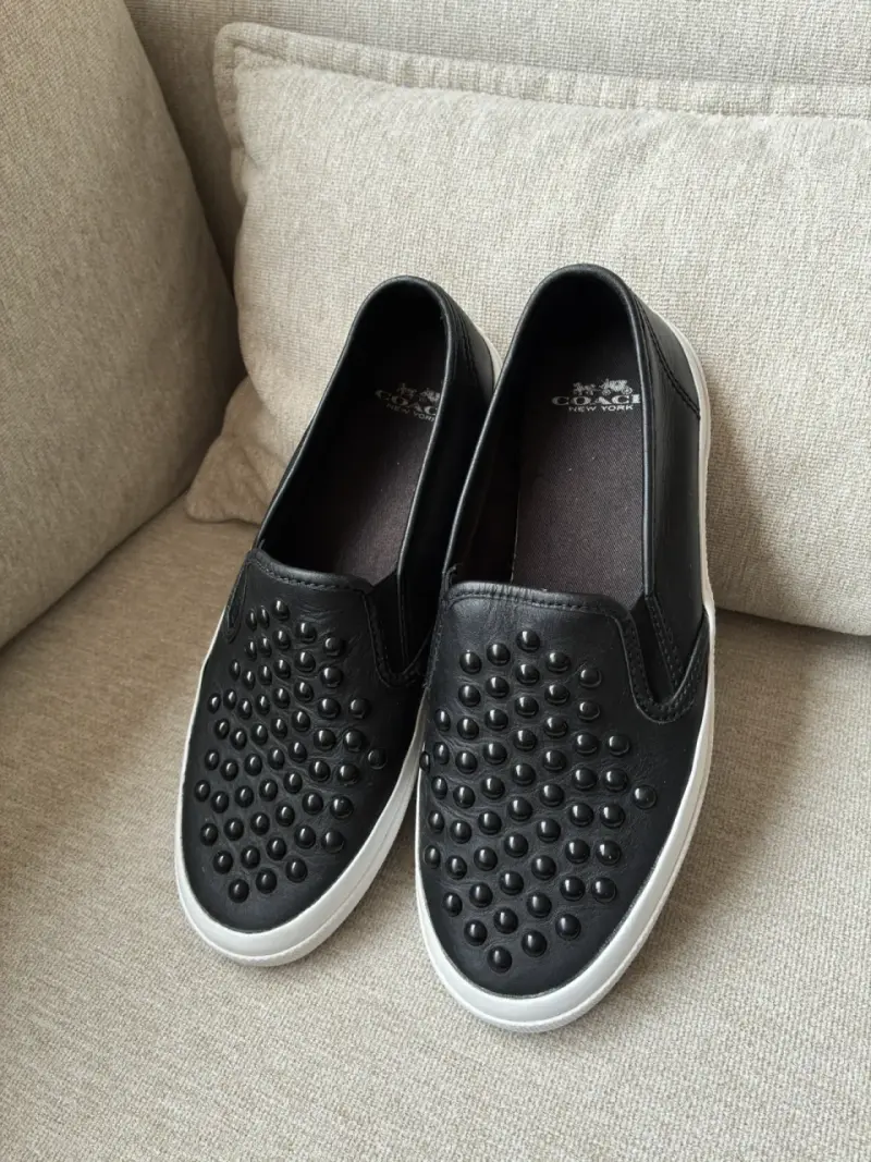 Zapatillas slip-on negras con tachuelas Coach - 2