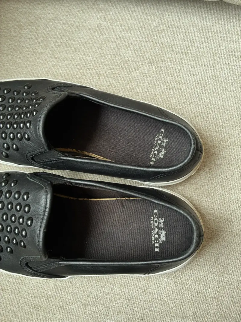 Zapatillas slip-on negras con tachuelas Coach - 4