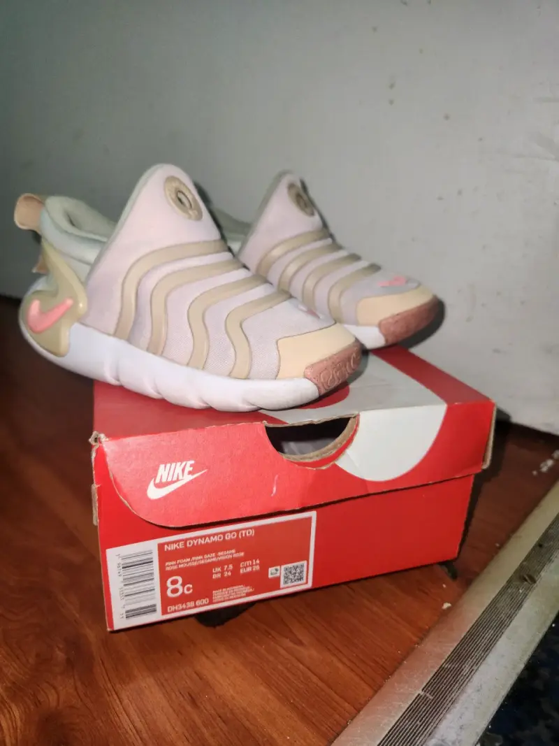 Zapatillas Nike Dynamo Go para niños color beige - 3