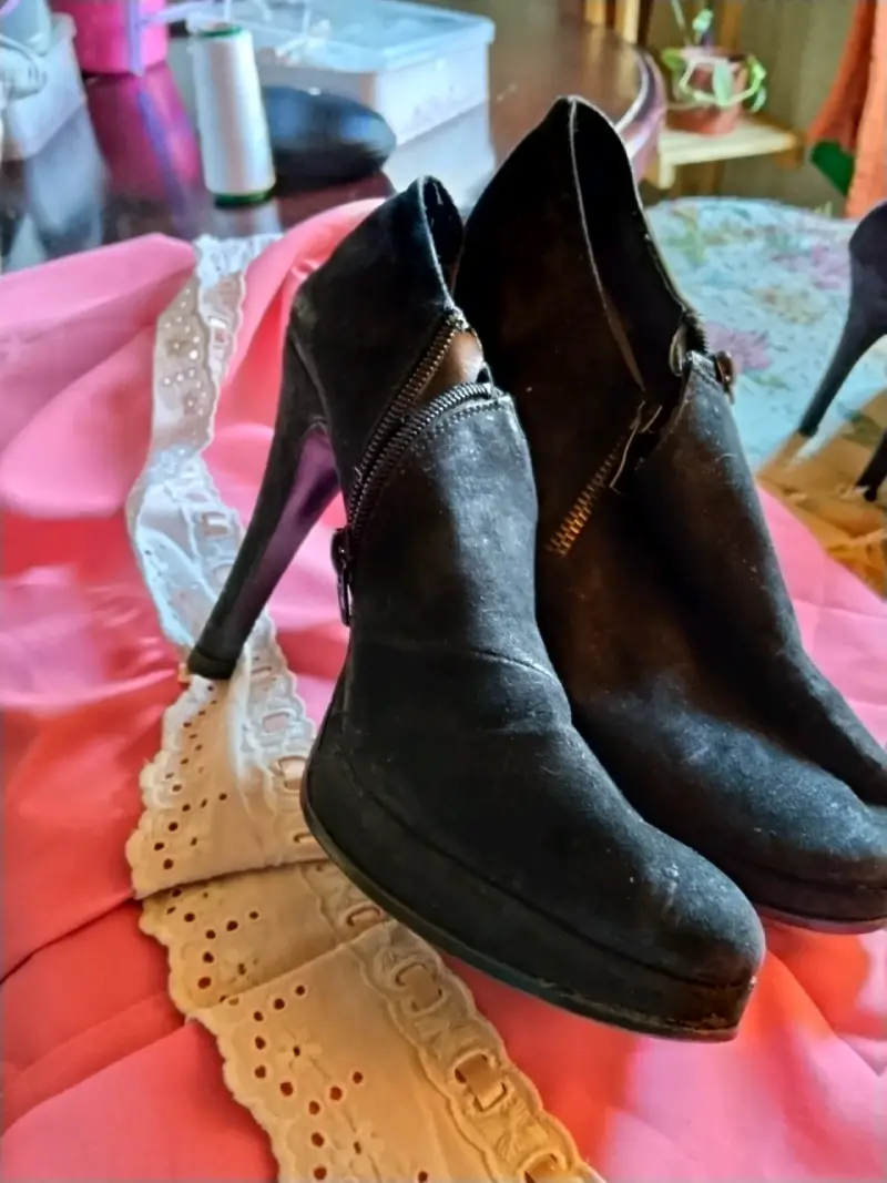 Botines de Tacón Alto Negros con Cierre - 2