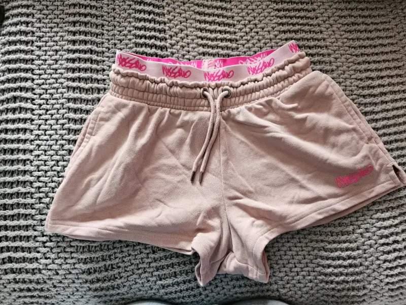 Shorts de mujer rosados con cintura elástica - 2