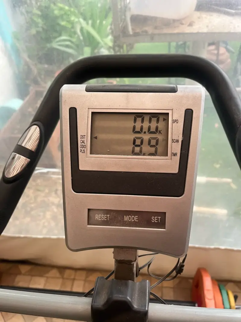 Bicicleta estática Pro Exercise con monitor digital - 2