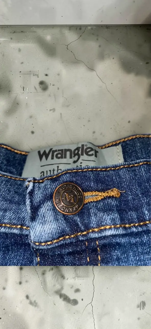 Jeans Wrangler azul clásico para hombre - 3
