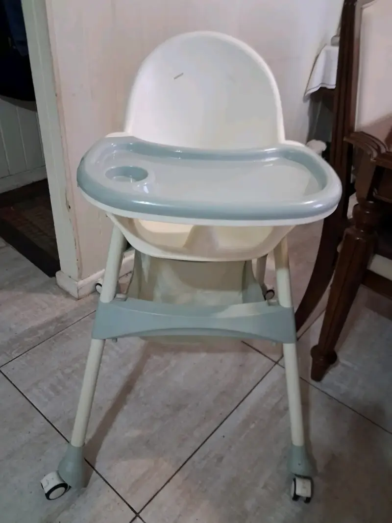 Silla de comer para bebé con bandeja removible