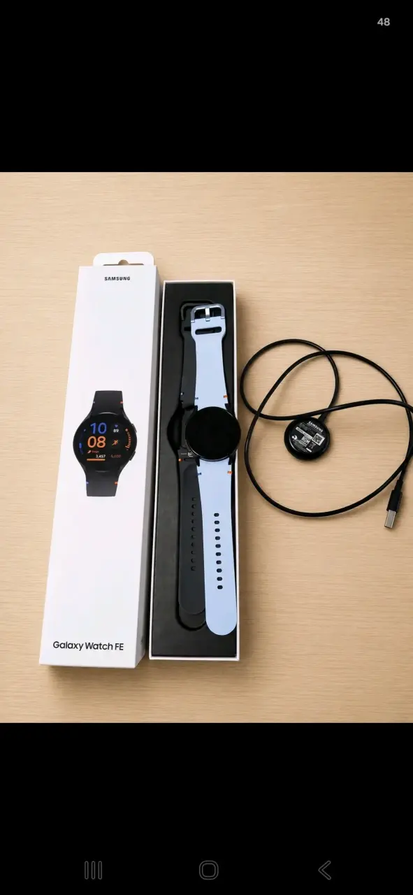 Smartwatch Samsung Galaxy Watch FE con cargador