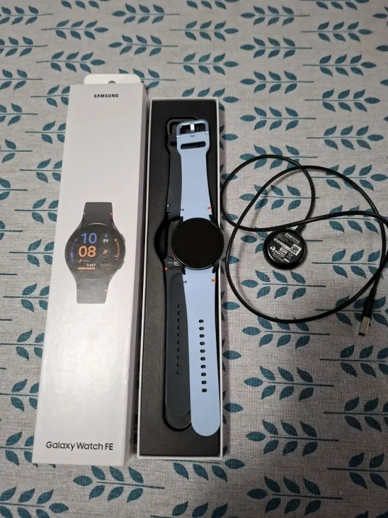 Smartwatch Samsung Galaxy Watch FE con cargador - 3