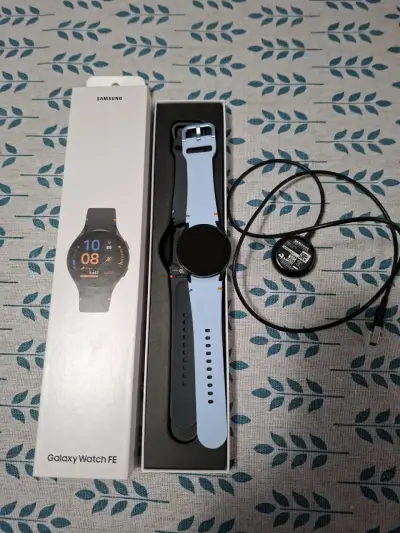 Smartwatch Samsung Galaxy Watch FE con cargador - miniatura 3