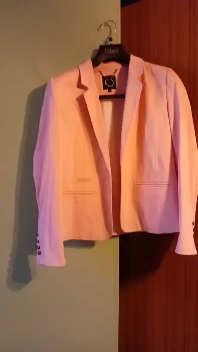 Blazer rosado para mujer elegante - miniatura 1