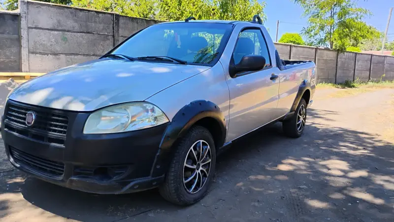 Camioneta Fiat Strada 2013 en buen estado
