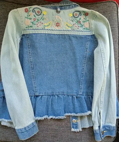 Chaqueta de mezclilla con bordado floral para mujer - miniatura 3