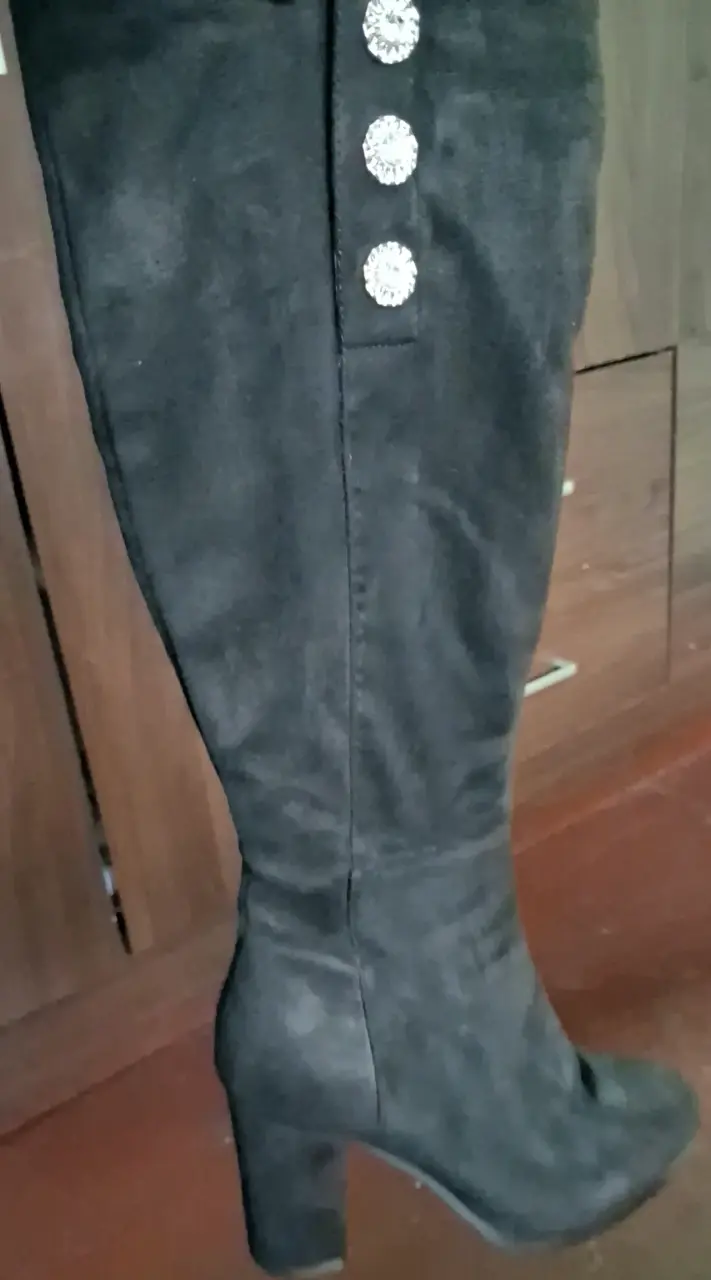 Botas negras de gamuza con tacón alto - 2