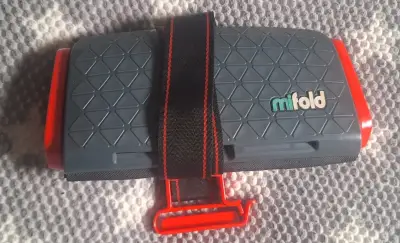 Asiento elevador portátil Mifold compacto - miniatura 1
