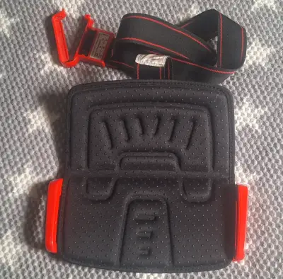 Asiento elevador portátil Mifold compacto - miniatura 2