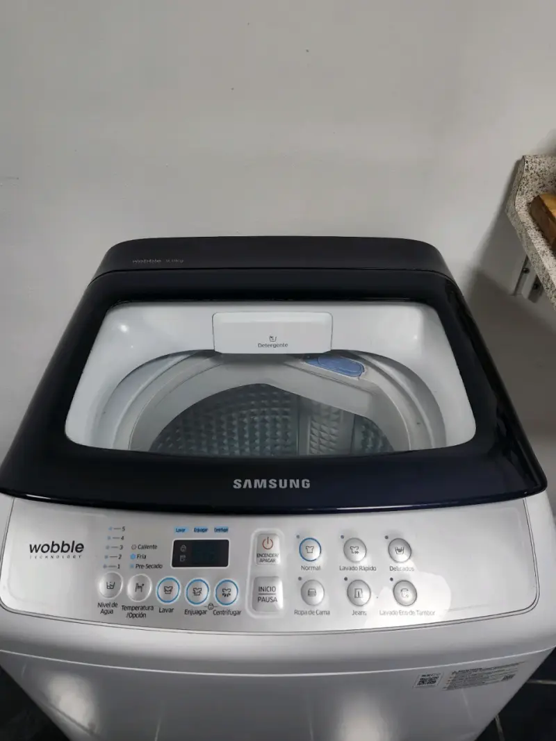 Lavadora Samsung Wobble 9 kg en buen estado - 1