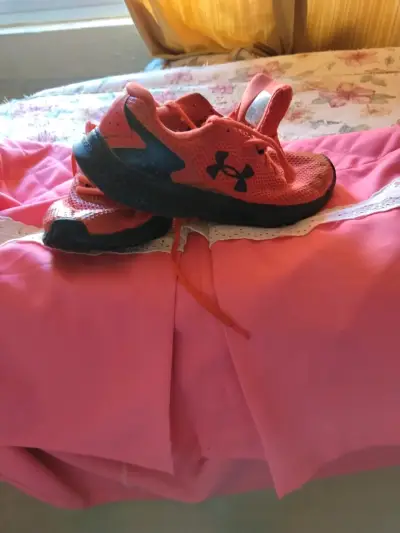 Zapatillas deportivas Under Armour rojas para hombre - miniatura 2