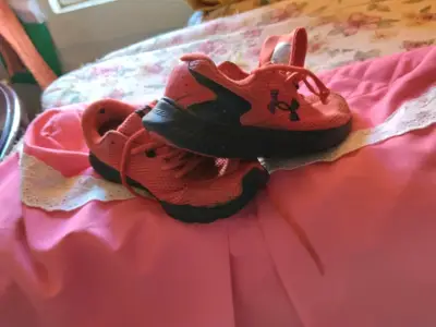 Zapatillas deportivas Under Armour rojas para hombre - miniatura 3