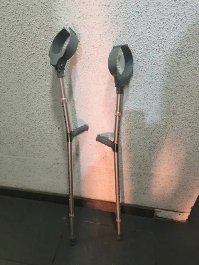 Muletas de aluminio ajustables para adultos - miniatura 4