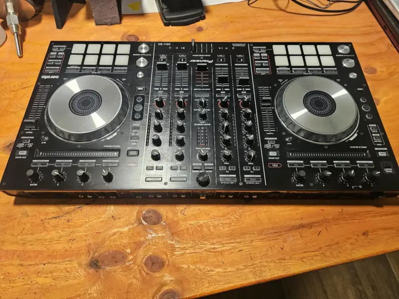 Controlador DJ Pioneer DDJ-SX - 2