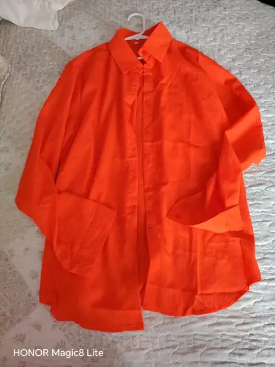 Camisa de mujer en colores vibrantes - miniatura 1