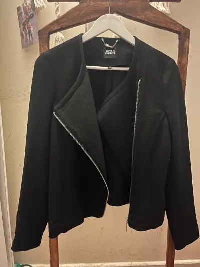 Chaqueta negra con cierre ASH talla 38 - miniatura 1