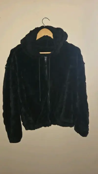 Chaqueta de Peluche Negra con Capucha - miniatura 2