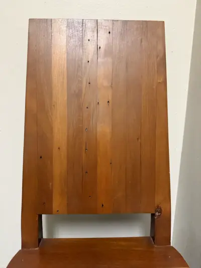 Silla de madera maciza en buen estado - miniatura 2