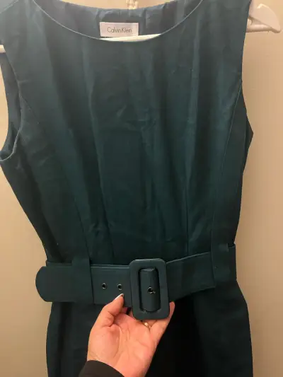 Vestido elegante verde Calvin Klein con cinturón - miniatura 2