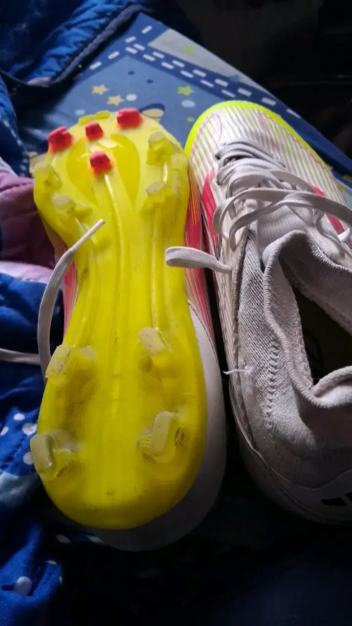 Botines de fútbol Adidas blancos con detalles F50 - 2