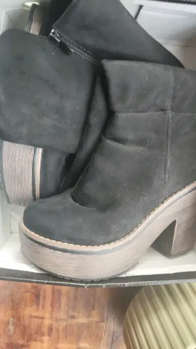 Botas negras de plataforma con cierre lateral - miniatura 5