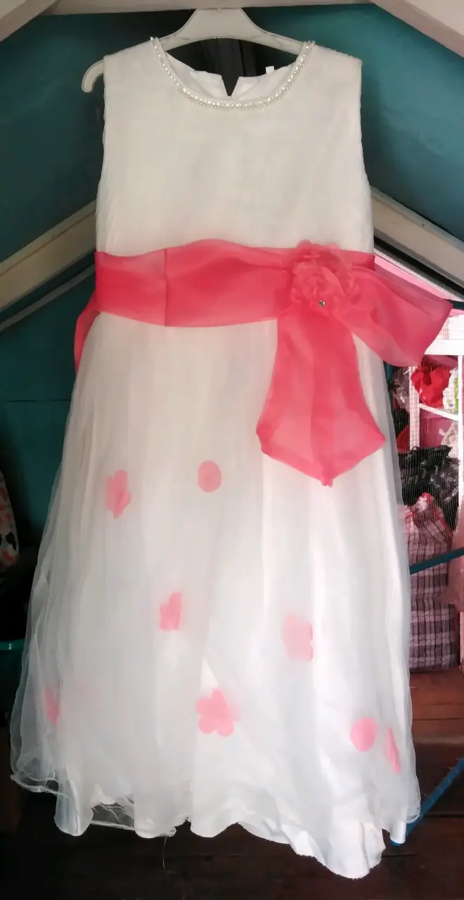 Vestido de niña blanco con lazo rosa - 2