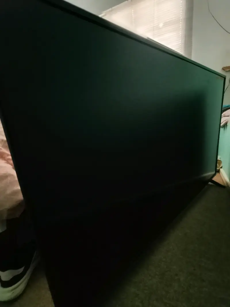 Televisor LG con control remoto incluido - 4