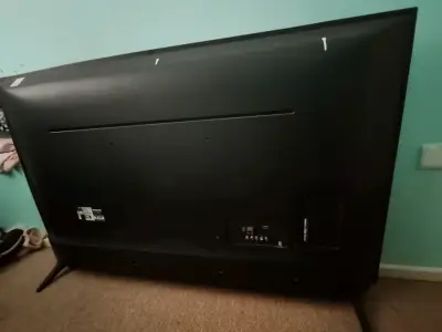 Televisor LG con control remoto incluido - miniatura 5