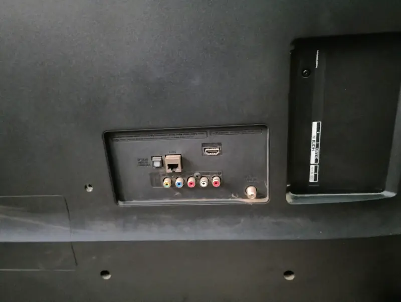 Televisor LG con control remoto incluido - 6