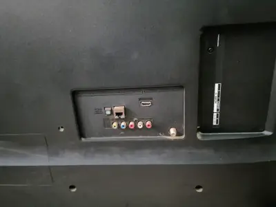 Televisor LG con control remoto incluido - miniatura 6