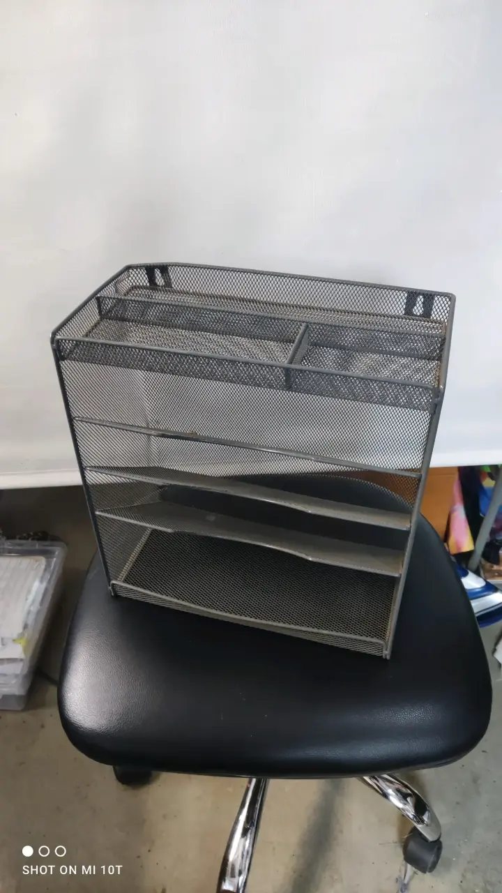 Organizador de escritorio metálico con bandejas - 1