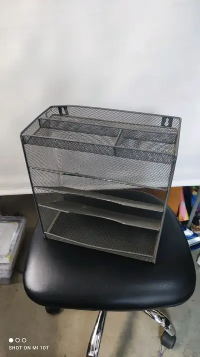 Organizador de escritorio metálico con bandejas - miniatura 1