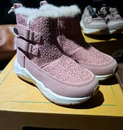 Botas de invierno rosadas con forro de felpa - miniatura 1