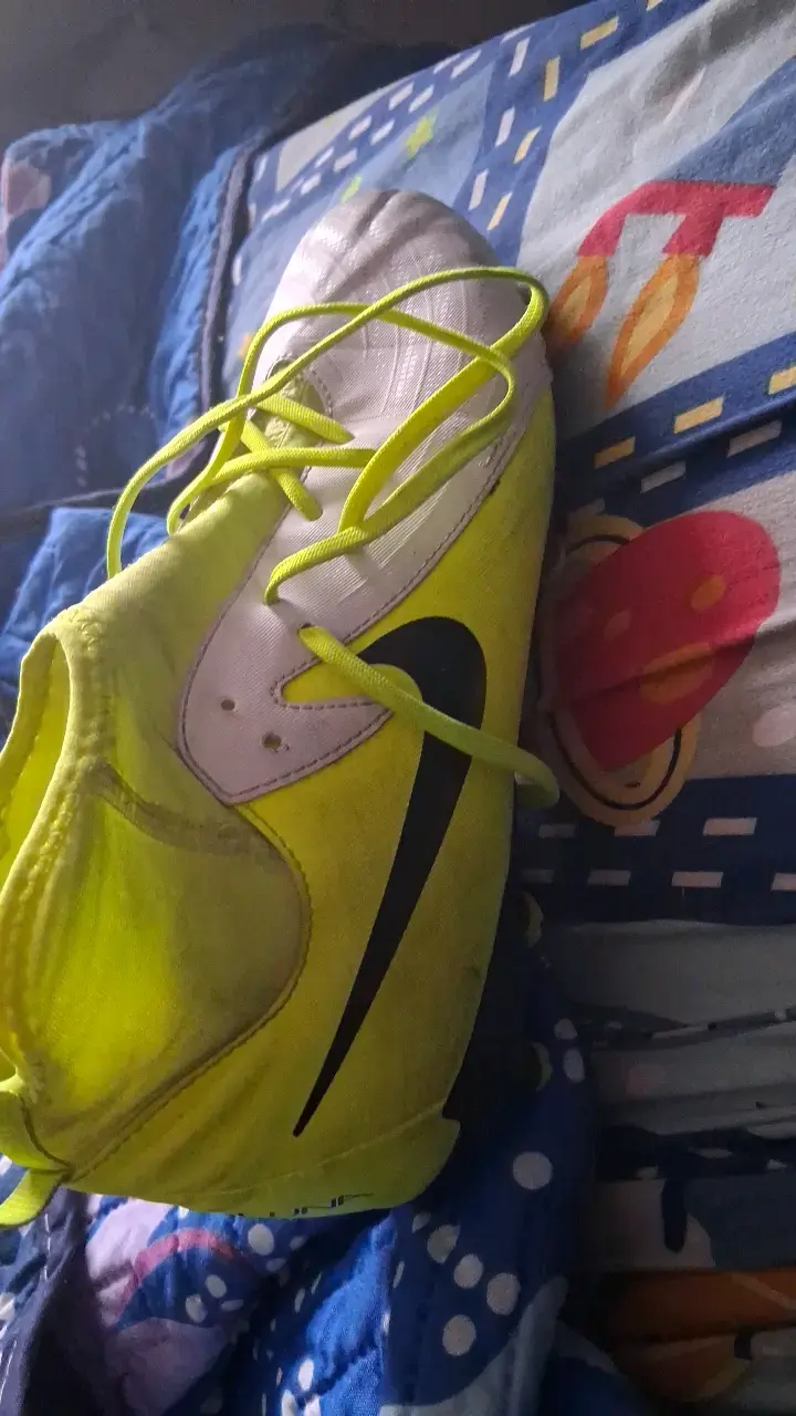 Botines de fútbol Nike amarillos y blancos origina - 4