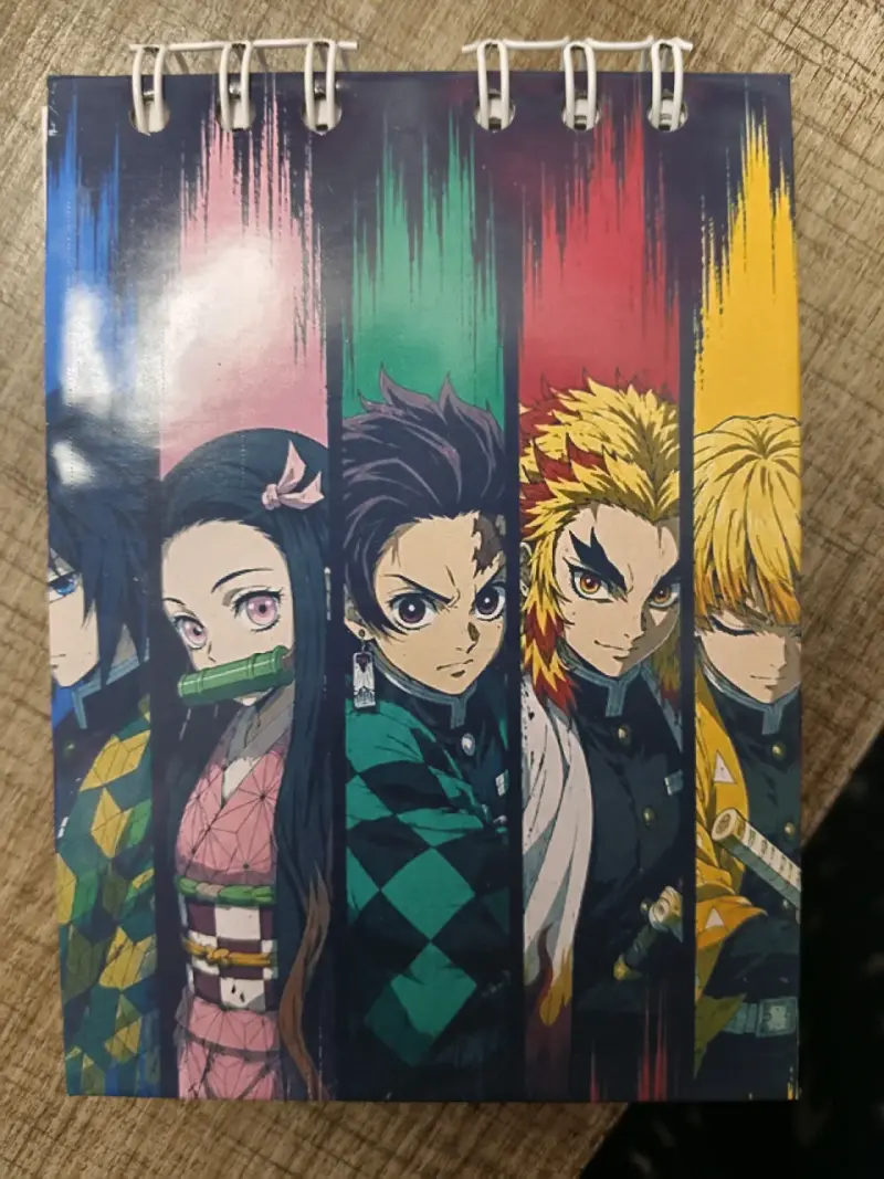 Cuaderno pequeño con diseño de anime Demon Slayer